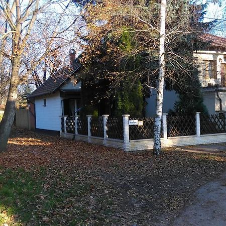 Napsugár Vendégházikó Orosháza Exterior foto